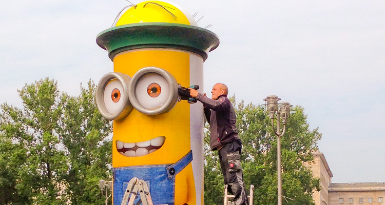 Installation an Litfaßsäule